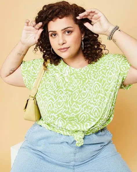 473Wx593H-465789975-green-MODEL-1.webp Printed Round-Neck T-Shirt - Image 1